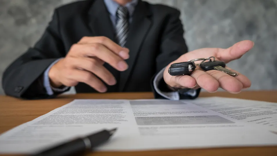 ¿Vender o empeñar Mi Auto?