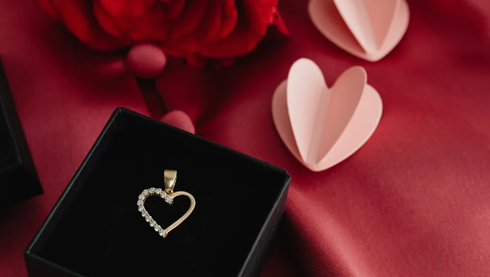 Regalos que duran para siempre: joyas de oro en San Valentín